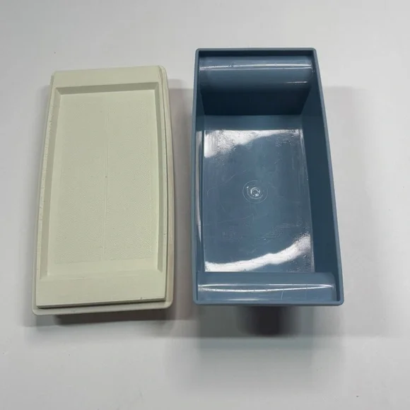 VINTAGE BLUE TUPPERWARE 2 STICK BUTTER DISH - Picture 4 of 7